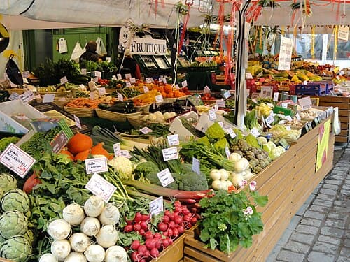 Sacola reutilizável com frutas e verduras